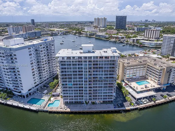 121 Golden Isles Dr, Hallandale, FL