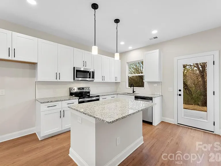 1558 7th Avenue Dr SW — Photo 10