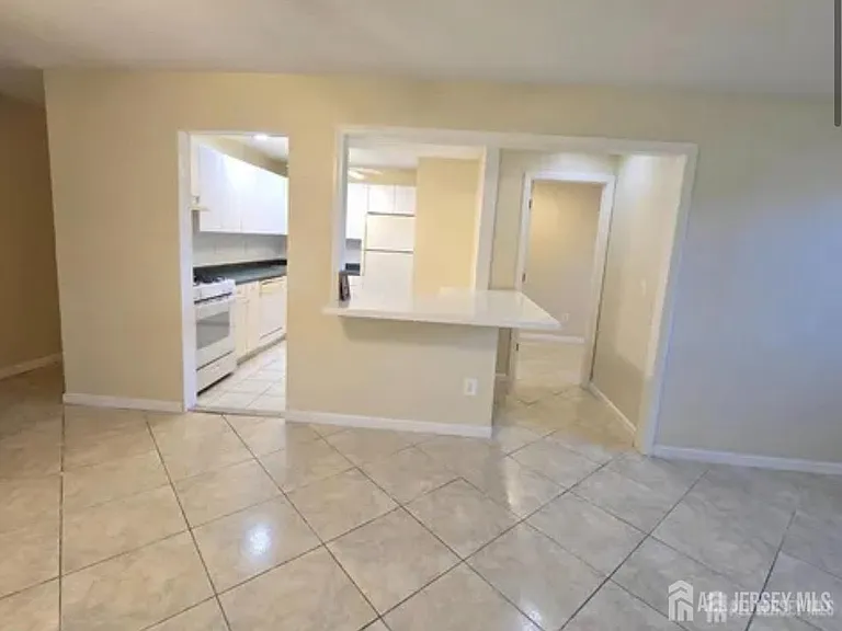 334 College Dr — Photo 6