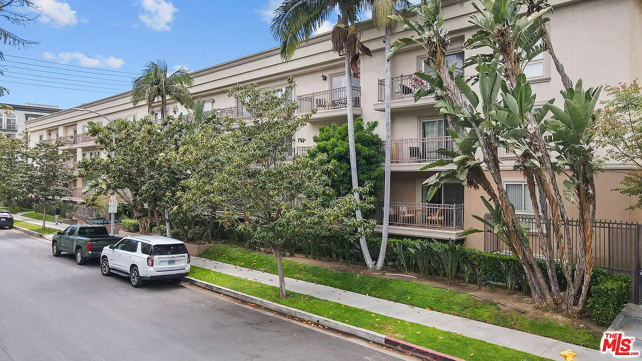 1 bed, 1.0 bath, 670 sqft, $3,850 — Photo 1