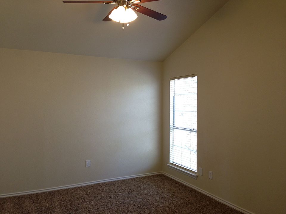 1st image of 2704 Canterbury St