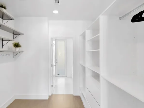 7801 Center Bay Dr, North Bay Village, FL 33141