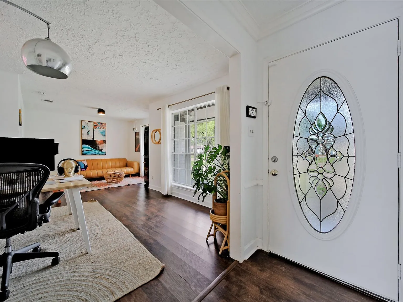 3 bed, 1856 sqft, $2,300 — Photo 2