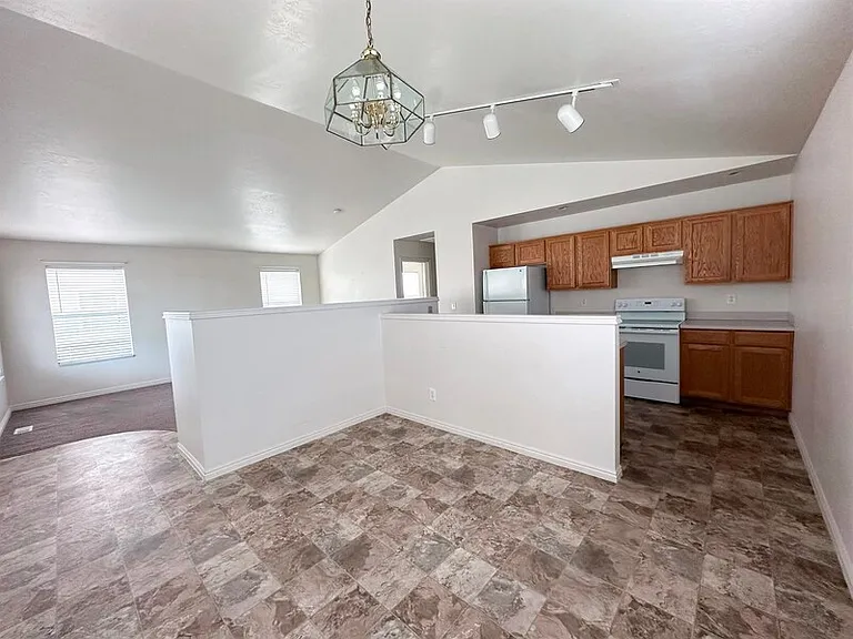 315 N 270 W — Photo 3