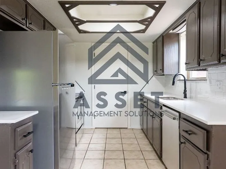 1605 Blessing Ct — Photo 13