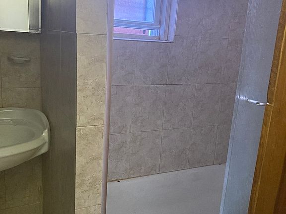 5th image of 863 Saint Johns Pl APT 1