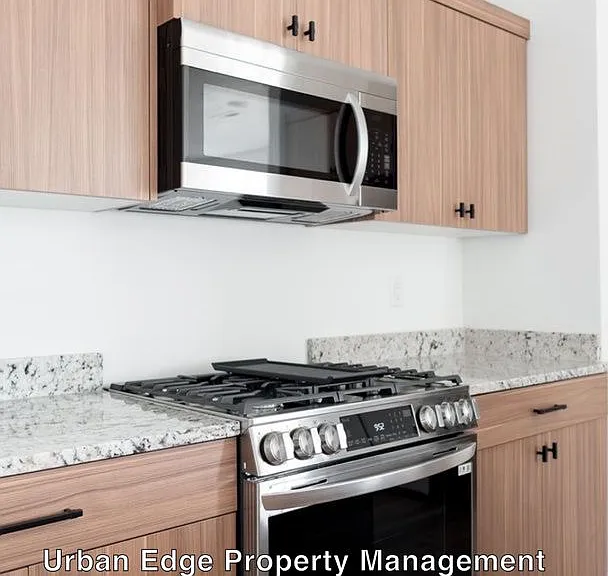 5006 E Hagadorn Ln — Photo 4