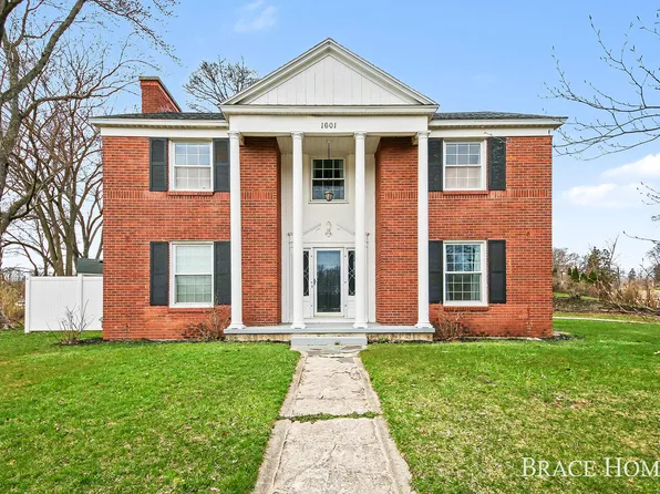 119 Bristol Ave NW, Grand Rapids, MI 49504