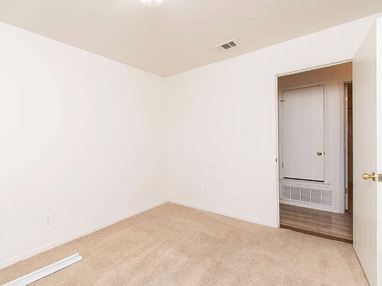 609 Bermuda #A — Photo 11