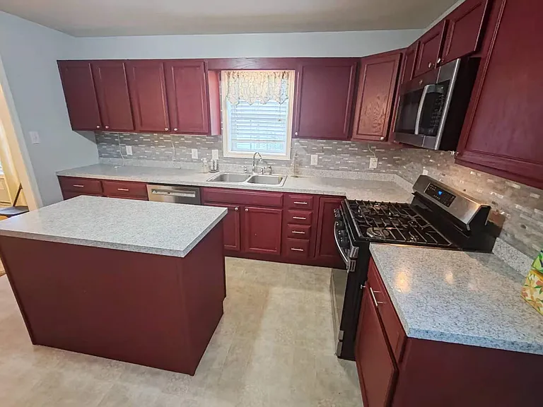 925 Vestal Rd — Photo 4