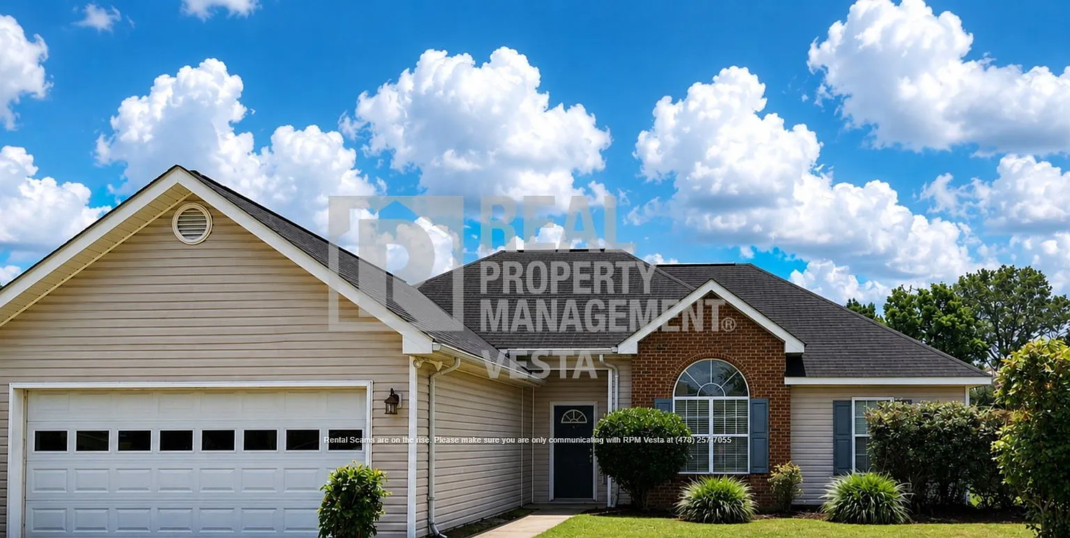 3 bed, 2.0 bath, 1452 sqft, $1,950 — Photo 1