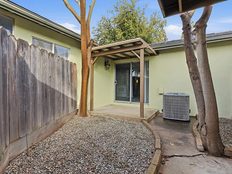 1800 Rockford Ave #1 — Photo 9