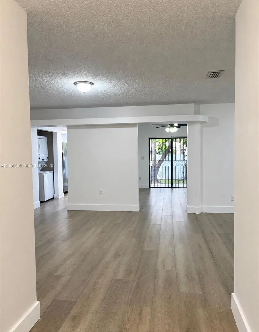 Felicia No 1 Condo — Photo 3