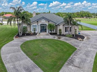 7301 Loghouse Rd, Plant City, FL 33565