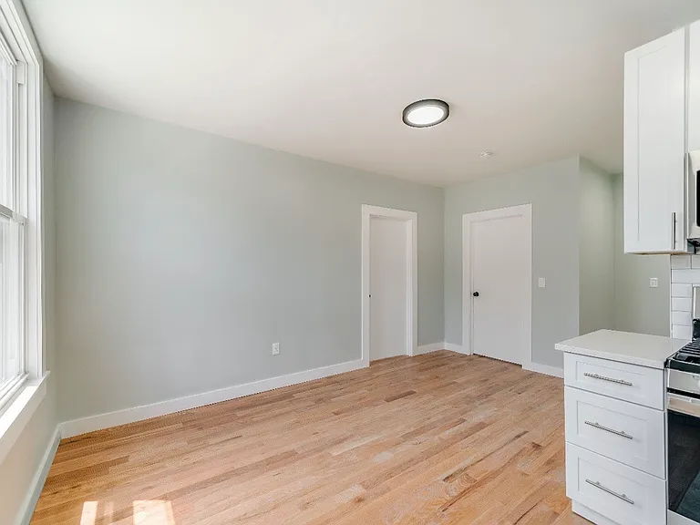 1139 Summit Ave #4 — Photo 5
