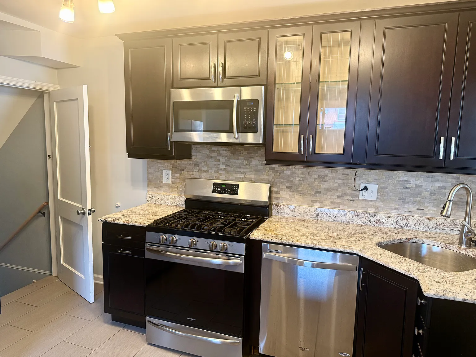 3 bed, 1064 sqft, $2,275 — Photo 4