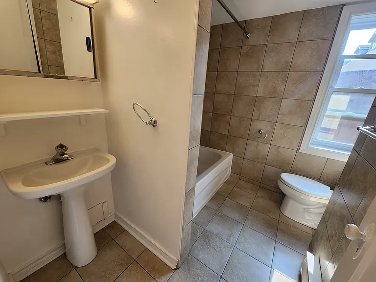 173 Florence St #6 — Photo 8