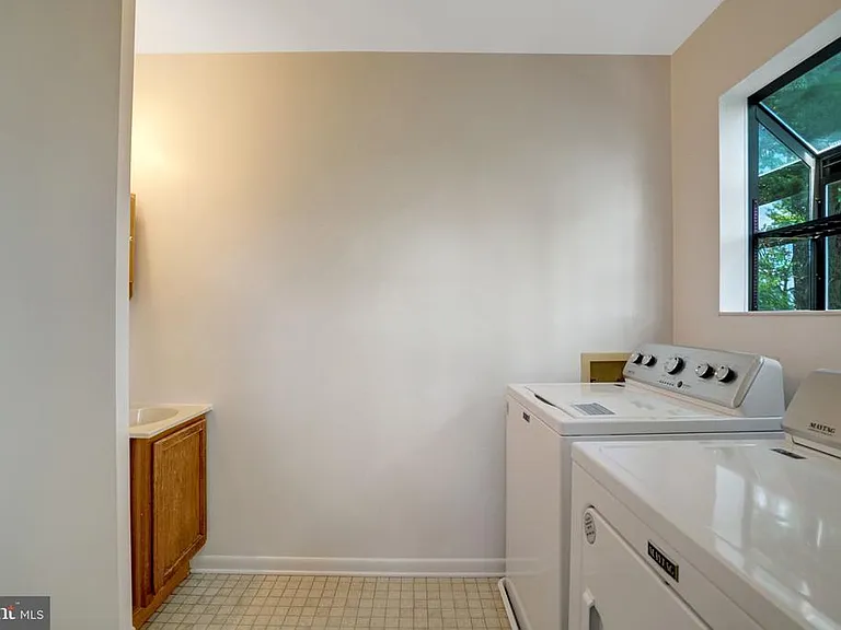 203 W Glendale Ave — Photo 50