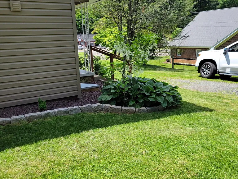 110 Hawthorne Ln — Photo 26