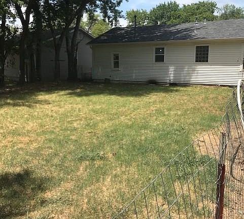 Large fenced back yard