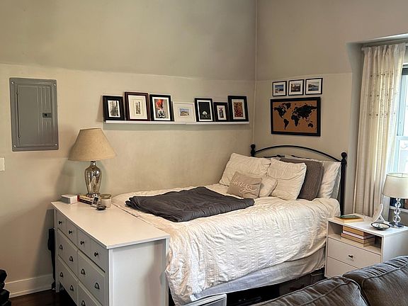 5th image of 425 W St James Pl #3F