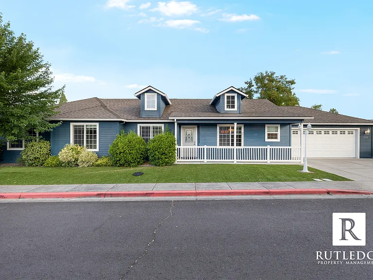 1013 Hope Dr — Photo 1