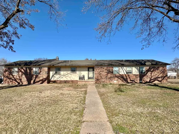 112 E Dogwood Dr, Pond Creek, OK 73766