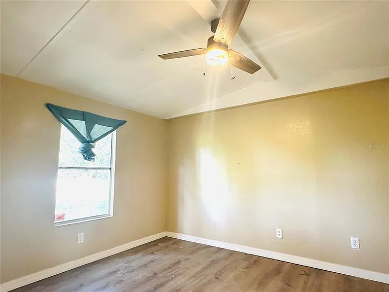 610 Grove Dr — Photo 8