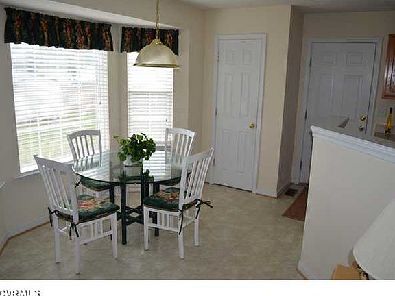3rd image of 425 Green Hollow Ln