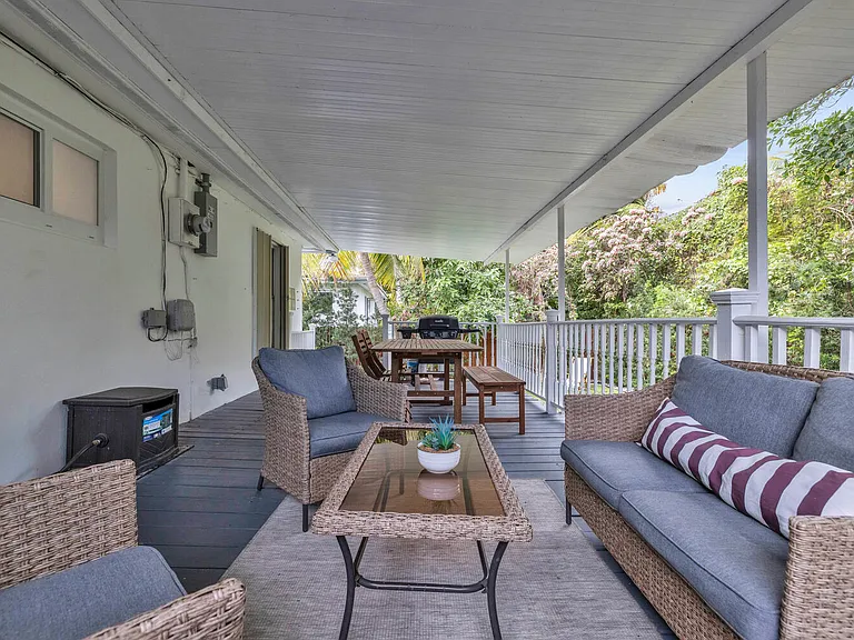 1031 NE Little River Dr — Photo 17