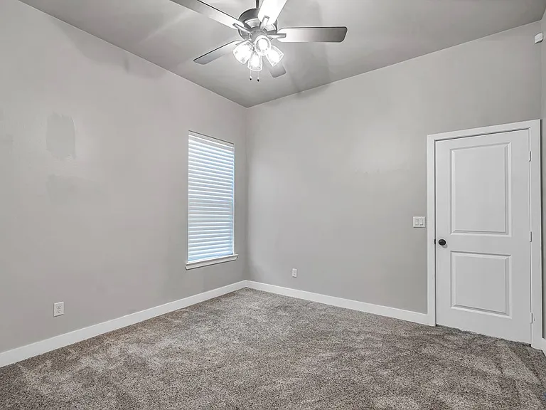 2405 Bastrop Ave — Photo 36