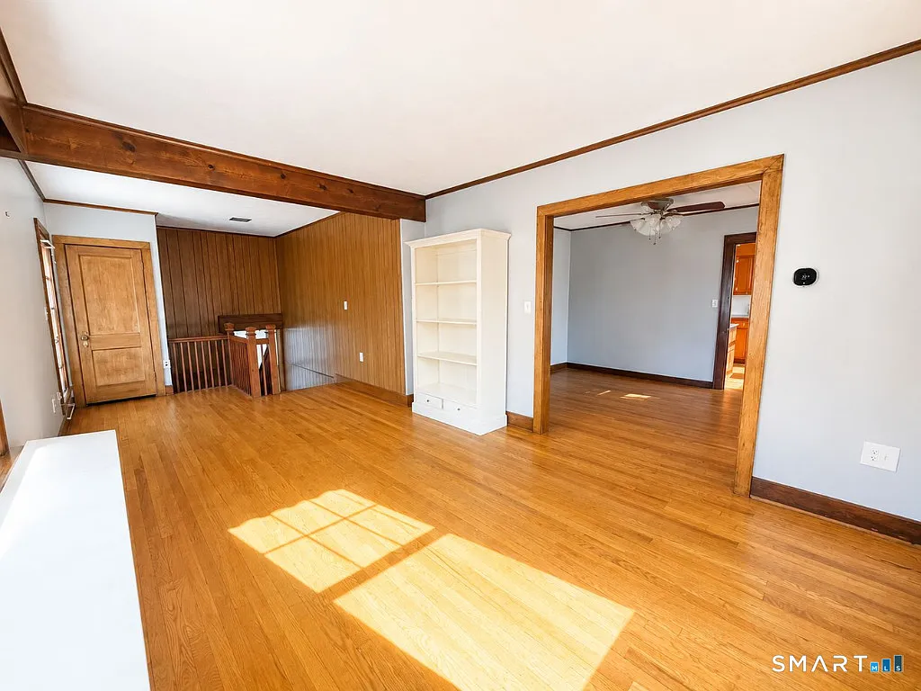 2 bed, 1.0 bath, 2240 sqft, $1,800 — Photo 4