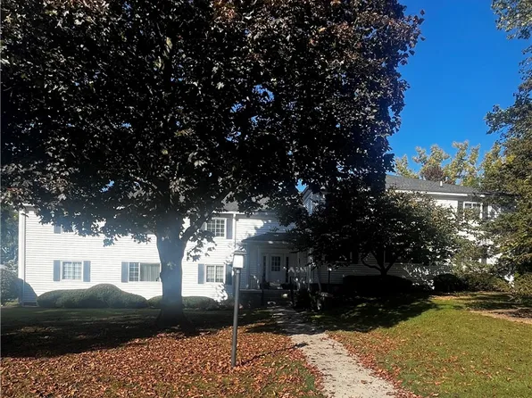 27 Colonial Pkwy APT A, Pittsford, NY 14534