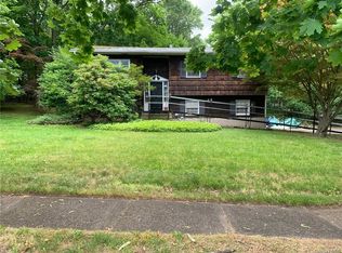 863 Lily Ln, Valley Cottage, NY 10989