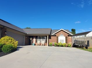 7904 Noble Ln, Corryton, TN 37721