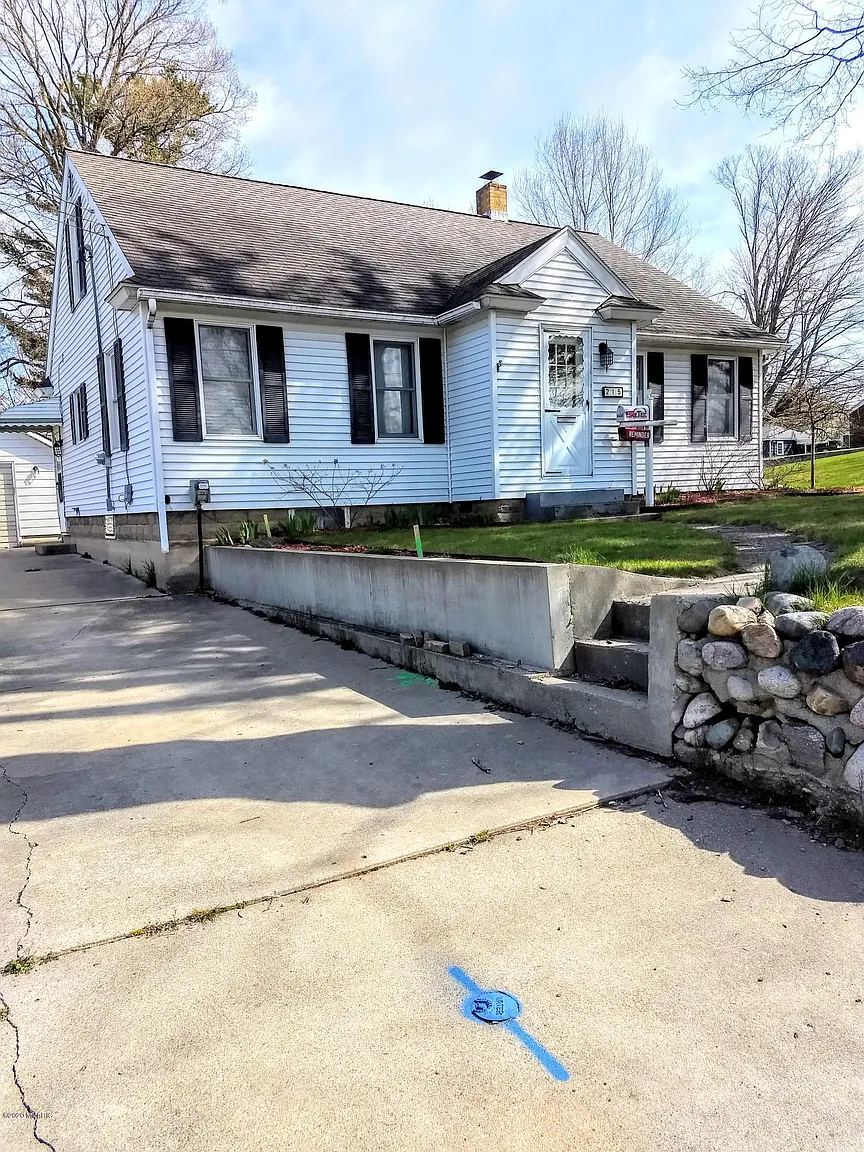 215 E Grant St photo 1
