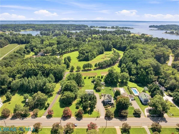 377 King Carter Dr, Irvington, VA 22480