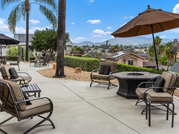 220 Journeys End, Vista, CA 92083