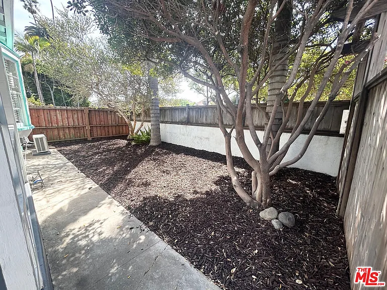 940 Milwood Ave — Photo 3