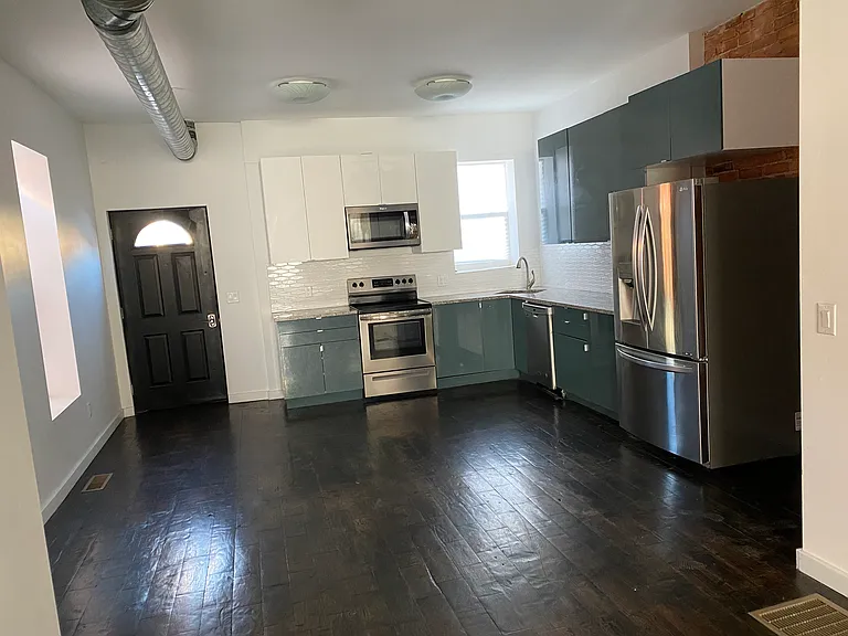 880-894 Oak St #880 — Photo 13