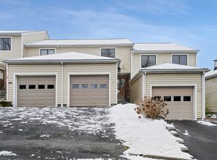 32 Pleasant Ridge Rd, Valhalla, NY 10595