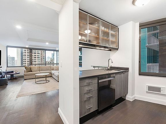 5th image of 235 E 40th St APT 25A