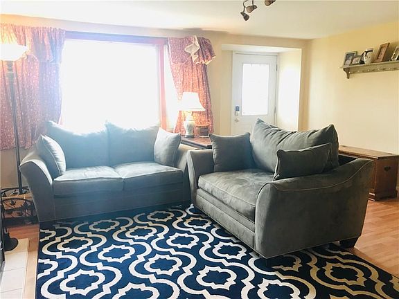 4th image of 140 Gainsville Dr