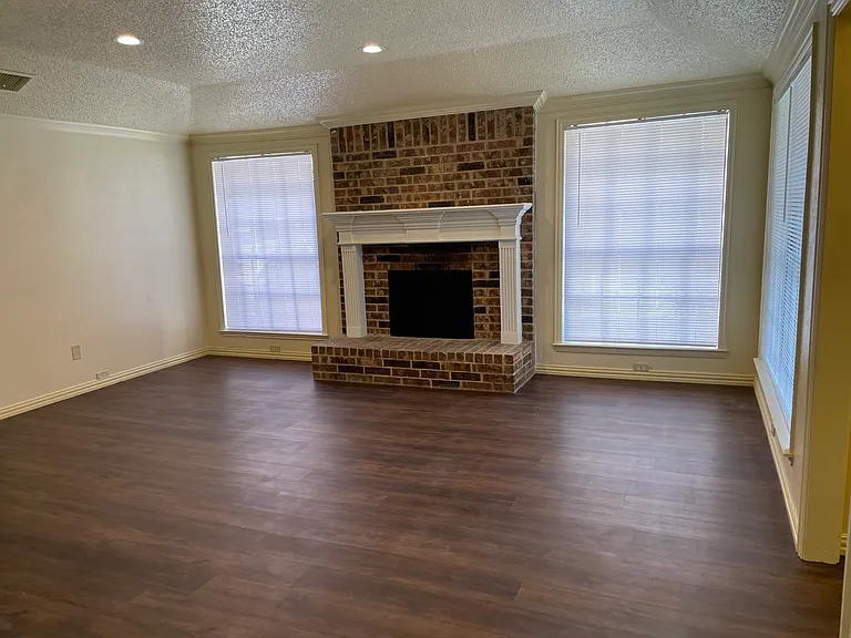 7410 Amherst Dr — Photo 3