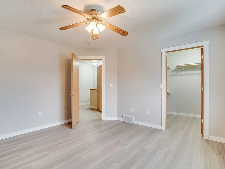 805 Angel Ct — Photo 49