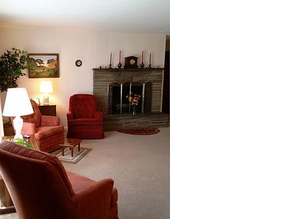 5th image of 211 Burlington Dr