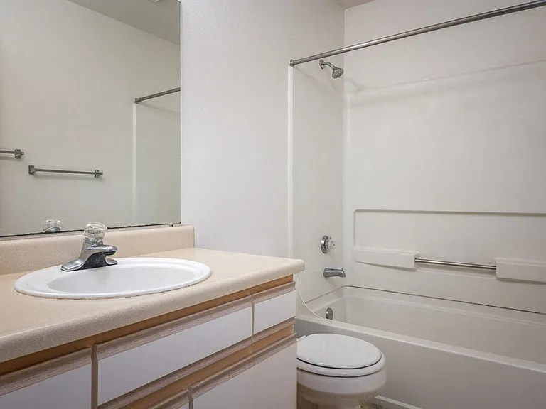 Tuxedo Park Apartments — Photo 20