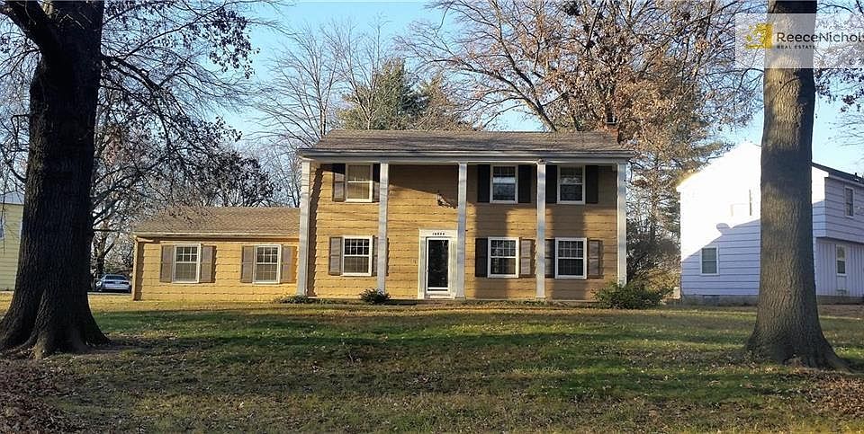 Great Curb Appeal on this large corner lot