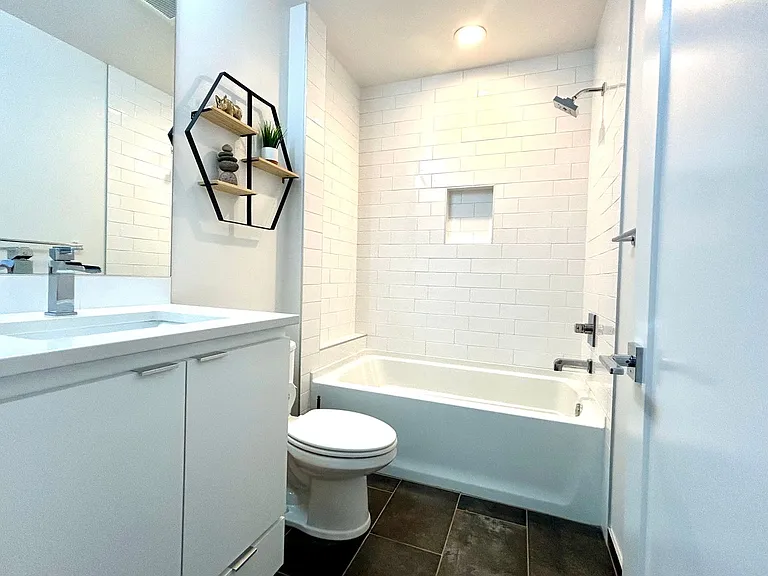 2411 W Boston St #C — Photo 16