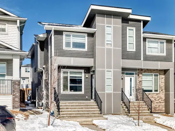 81 SE Herron Mews NE, Calgary, AB T3P 1Y1